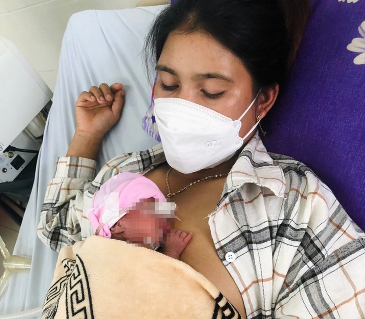 Quảng Ngãi: Lần đầu tiên nuôi sống trẻ sinh non 600 gram - Ảnh 1. Quảng Ngãi: Lần đầu tiên nuôi sống trẻ sinh non 600 gram - Ảnh 1.