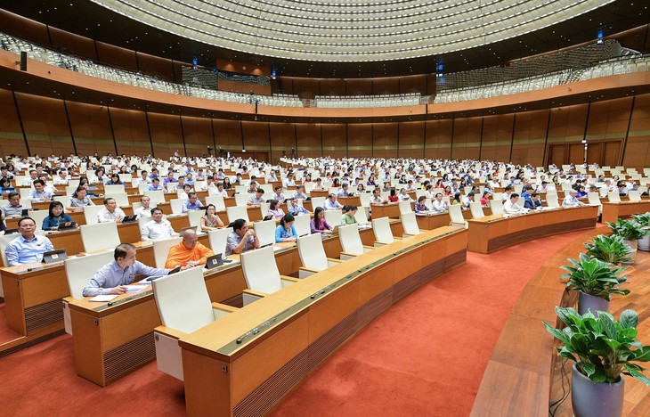 ĐBQH đề xuất sớm tăng lương tối thiểu cho người lao động, giảm giờ làm việc xuống 44 giờ/tuần - Ảnh 2. ĐBQH đề xuất sớm tăng lương tối thiểu cho người lao động, giảm giờ làm việc xuống 44 giờ/tuần - Ảnh 2.