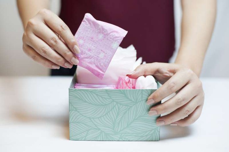 Tuổi dậy thì, việc xuất hiện "đèn đỏ" khiến trẻ rất lo lắng, ngại ngùng, bối rối.