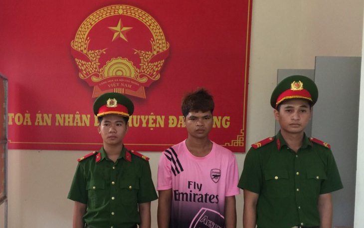 Bắt nam thanh niên tông xe làm CSGT bị thương