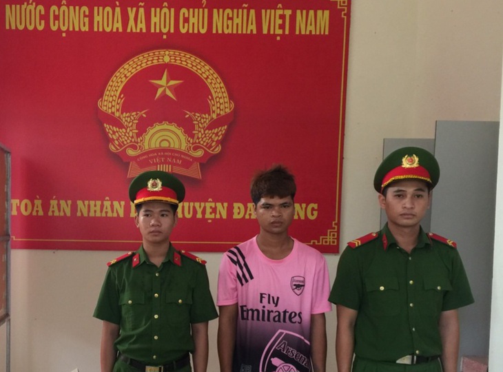 Khởi tố nam thanh niên tông xe khiến chiến sĩ CSGT bị thương - Ảnh 1.