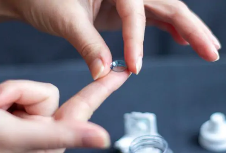 Thực hư việc chữa cận thị bằng đeo kính áp tròng ban đêm (kính Ortho-K) - Ảnh 1.