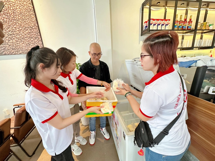Người giành cả thanh xuân vận động hiến máu, tạo ‘ngân hàng sữa mẹ’ - Ảnh 8.