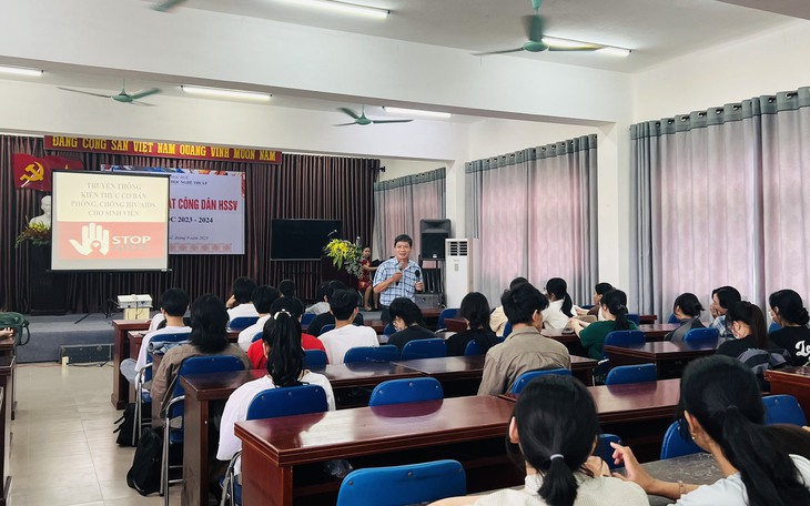 Đẩy mạnh tuyên truyền phòng chống HIV trước xu hướng người nhiễm ngày càng trẻ hoá