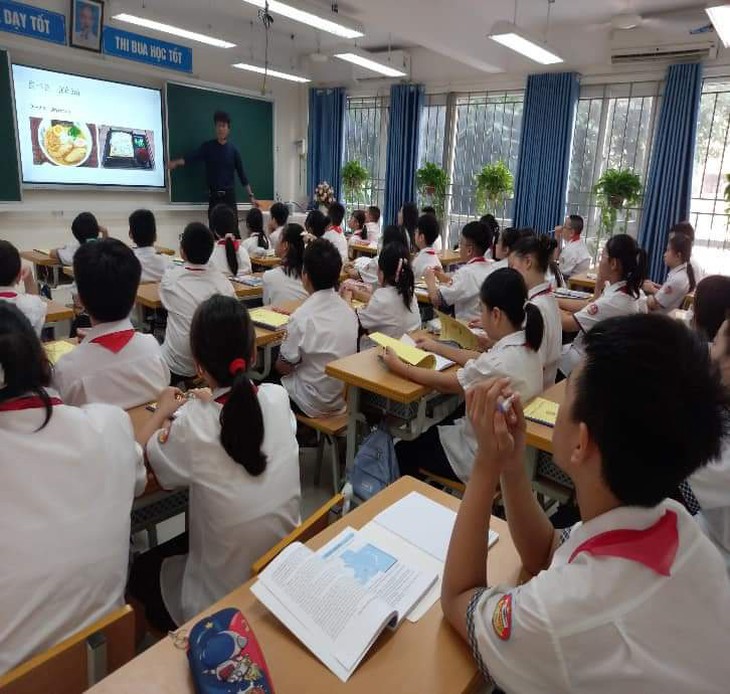 Bộ GD&ĐT yêu cầu thực hiện đúng quy định đối với các khoản thu - Ảnh 1.