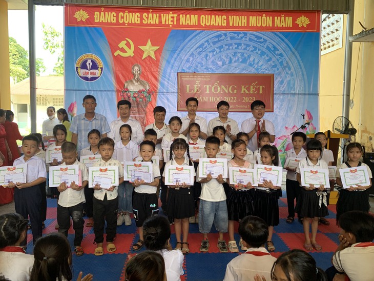 Phụ huynh tại Quảng Bình: 'Mức giảm học phí bằng rất nhiều ngày công của tôi' - Ảnh 4. Phụ huynh tại Quảng Bình: 'Mức giảm học phí bằng rất nhiều ngày công của tôi' - Ảnh 4.