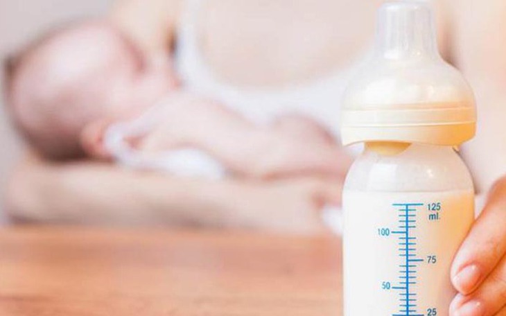 Vắt và bảo quản sữa mẹ đúng cách