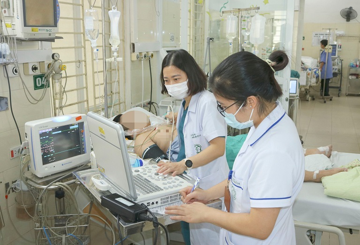 Dịch sốt xuất huyết phức tạp, mỗi ngày hàng chục ca trở nặng phải nhập viện - Ảnh 4. Dịch sốt xuất huyết phức tạp, mỗi ngày hàng chục ca trở nặng phải nhập viện - Ảnh 4.