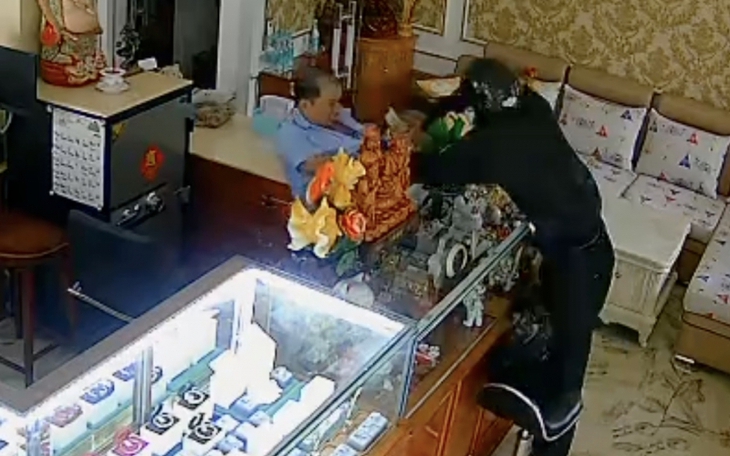 "Tóm sống" kẻ cướp tiệm vàng giữa ban ngày