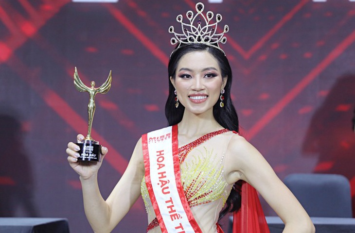 Những hoa hậu từng vướng ồn ào đi bar, hút 'bóng cười': Người lên tiếng, người suýt mất vương miện - Ảnh 2. Những hoa hậu từng vướng ồn ào đi bar, hút 'bóng cười': Người lên tiếng, người suýt mất vương miện - Ảnh 2.