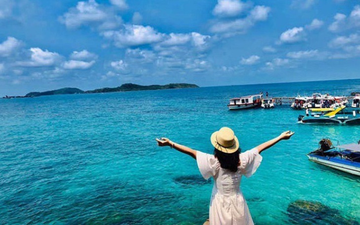 Giá vé máy bay Tết tăng cao, người dân "chần chừ" lên kế hoạch du lịch - Ảnh 2.