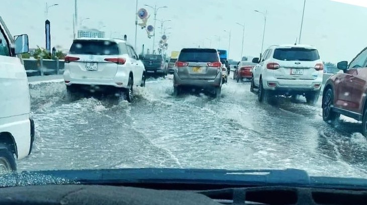 Lý giải sự cố ngập cầu Vĩnh Tuy 2 - Ảnh 3.