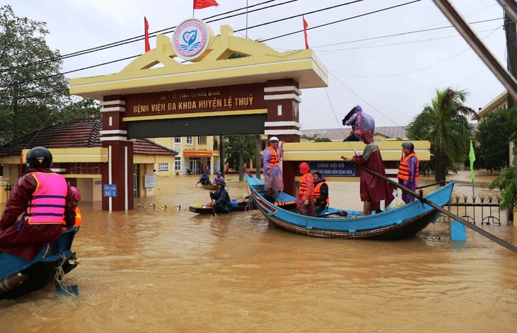 Quảng Bình lên phương án ứng phó dịch bệnh, sự cố môi trường mùa mưa lũ - Ảnh 2.