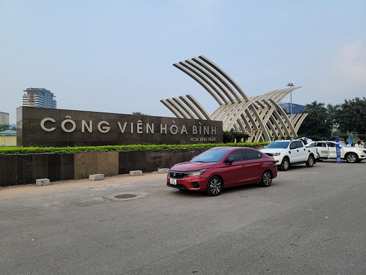 Vắng đến lạ thường ở Công viên hiện đại nhất thủ đô - Ảnh 1.