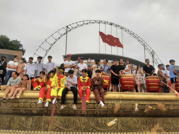 Clip những vũ điệu sôi động "tiếp lửa" cho "nhà leo núi" Đường lên đỉnh Olympia ở quê nhà - Ảnh 5. Clip những vũ điệu sôi động "tiếp lửa" cho "nhà leo núi" Đường lên đỉnh Olympia ở quê nhà - Ảnh 5.