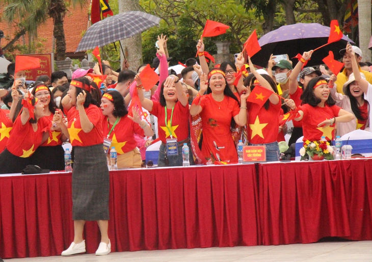 Chung kết Olympia 2023: Nữ sinh Hải Phòng bật khóc khi Nguyễn Trọng Thành về nhì đầy tiếc nuối - Ảnh 12.