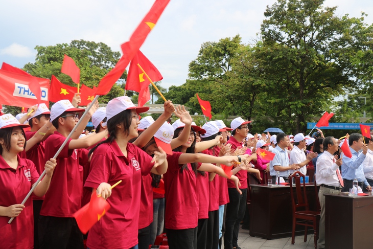 Chung kết Đường lên đỉnh Olympia 2023: Hàng nghìn người cổ vũ các nhà 'leo núi' tại điểm cầu Huế - Ảnh 6. Chung kết Đường lên đỉnh Olympia 2023: Hàng nghìn người cổ vũ các nhà 'leo núi' tại điểm cầu Huế - Ảnh 6.