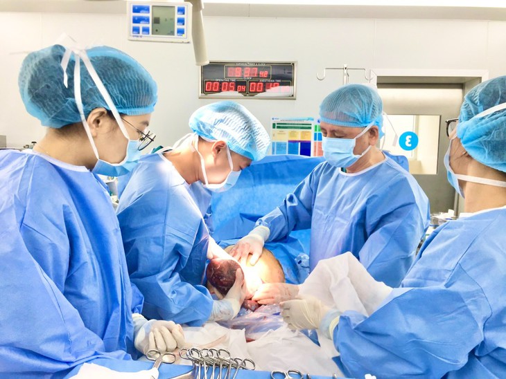 Vợ chồng U50 hiếm muộn đón cặp song sinh đầu lòng - Ảnh 1.