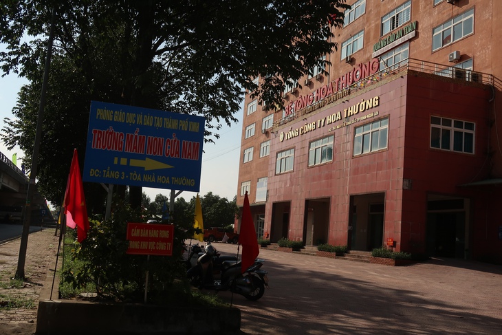 Bán trường cũ, "tắc" trường mới khiến hơn 200 trẻ mầm non phải đi "ở nhờ" - Ảnh 2. Bán trường cũ, "tắc" trường mới khiến hơn 200 trẻ mầm non phải đi "ở nhờ" - Ảnh 2.