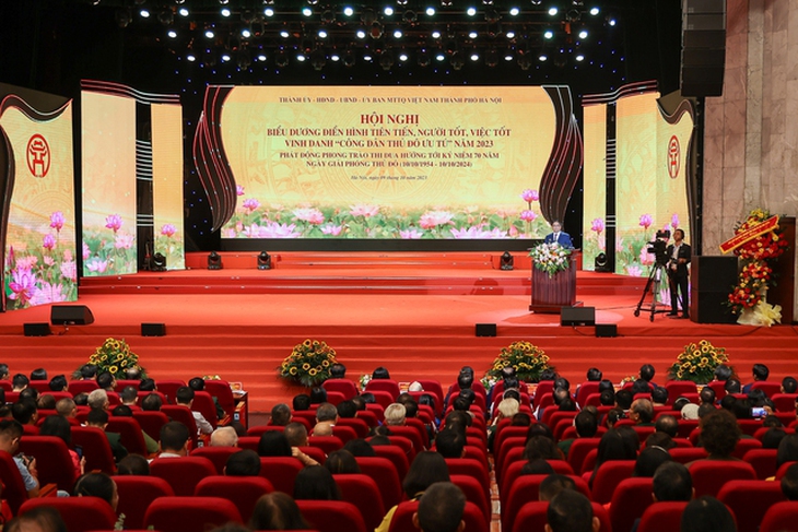 Thủ tướng chúc mừng các 'Công dân Thủ đô ưu tú' và gương điển hình 'người tốt việc tốt' - Ảnh 2.