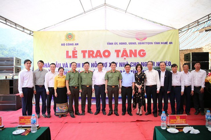 Vietcombank chung tay vì người nghèo – "Không để ai bị bỏ lại phía sau' - Ảnh 1. Vietcombank chung tay vì người nghèo – "Không để ai bị bỏ lại phía sau' - Ảnh 1.