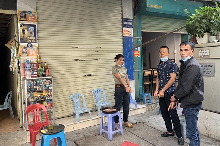 Triệt phá ổ nhóm dàn cảnh trộm cắp tài sản người nước ngoài - Ảnh 3.