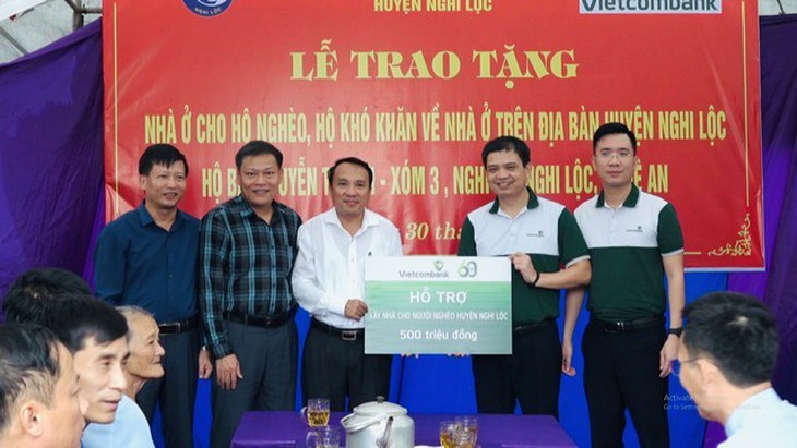 Vietcombank chung tay vì người nghèo – "Không để ai bị bỏ lại phía sau' - Ảnh 4. Vietcombank chung tay vì người nghèo – "Không để ai bị bỏ lại phía sau' - Ảnh 4.