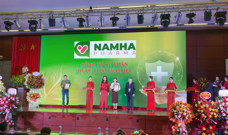 Dược Nam Hà được vinh danh "Thương hiệu Đông y tiêu biểu" tại ngày hội Đông y 2023 - Ảnh 1. Dược Nam Hà được vinh danh "Thương hiệu Đông y tiêu biểu" tại ngày hội Đông y 2023 - Ảnh 1.
