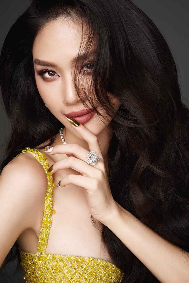 Miss Universe Vietnam thông tin chính thức về hình ảnh Hoa hậu Bùi Quỳnh Hoa 'hút bóng cười' - Ảnh 1. Miss Universe Vietnam thông tin chính thức về hình ảnh Hoa hậu Bùi Quỳnh Hoa 'hút bóng cười' - Ảnh 1.