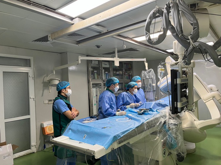 Hội chẩn liên khoa, cứu sống người bệnh nhồi máu cơ tim biến chứng sốc tim - Ảnh 3. Hội chẩn liên khoa, cứu sống người bệnh nhồi máu cơ tim biến chứng sốc tim - Ảnh 3.