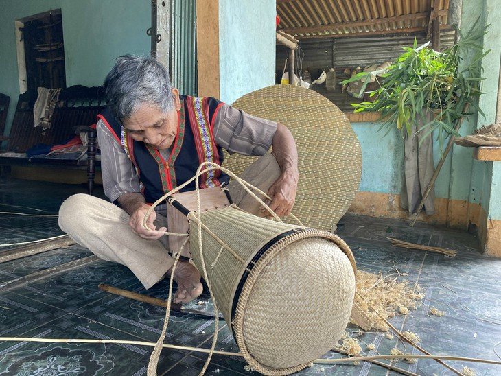 Bảo tồn và phát triển nghề truyền thống các DTTS trên địa bàn tỉnh Kon Tum- Ảnh 1. Bảo tồn và phát triển nghề truyền thống các DTTS trên địa bàn tỉnh Kon Tum- Ảnh 1.