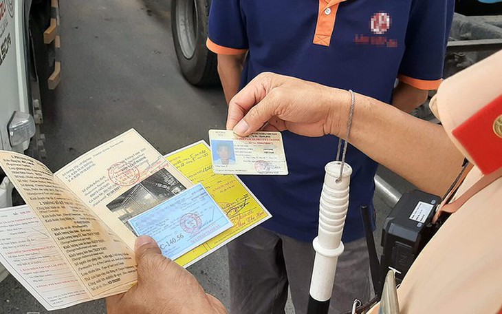Người tham gia giao thông sẽ không phải mang theo các loại giấy tờ khi đã tích hợp VNeID