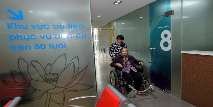 Nhiều người cao tuổi ở Việt Nam 'gánh' đến 7 bệnh phối hợp- Ảnh 1. Nhiều người cao tuổi ở Việt Nam 'gánh' đến 7 bệnh phối hợp- Ảnh 1.
