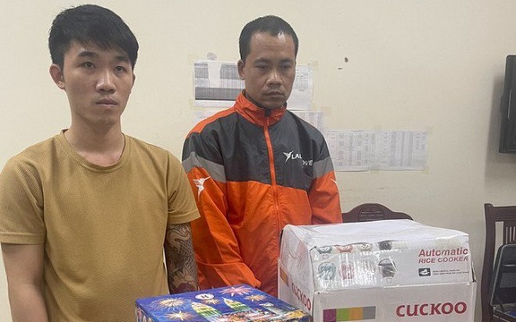 Khởi tố 2 đối tượng buôn bán pháo nổ giấu trong nồi cơm điện