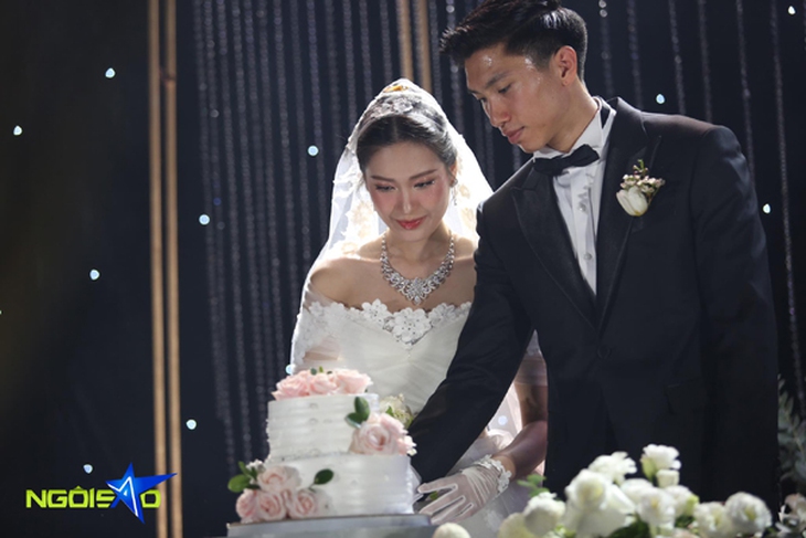 Đám cưới Đoàn Văn Hậu ở Thái Bình: Chú rể, cô dâu mướt mải mồ hồ giữa trời tháng 11- Ảnh 2.