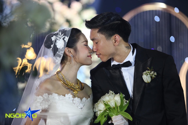 Đám cưới Đoàn Văn Hậu ở Thái Bình: Chú rể, cô dâu mướt mải mồ hồ giữa trời tháng 11- Ảnh 3.