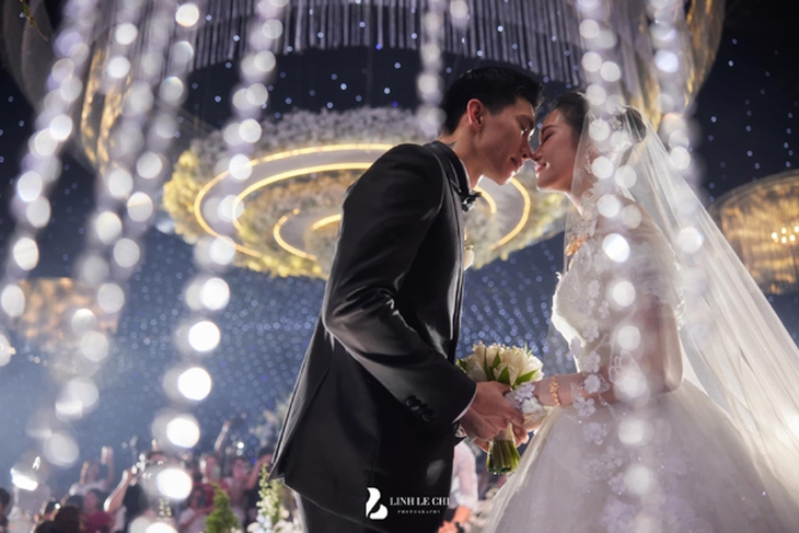 Đám cưới Đoàn Văn Hậu ở Thái Bình: Chú rể, cô dâu mướt mải mồ hồ giữa trời tháng 11- Ảnh 6.