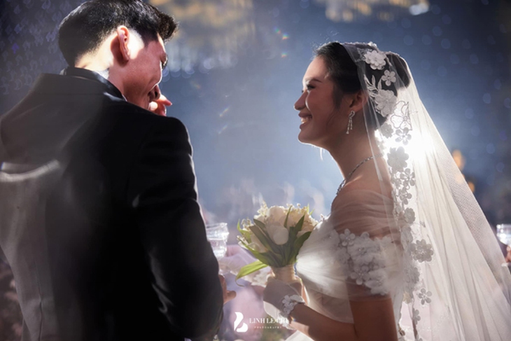 Đám cưới Đoàn Văn Hậu ở Thái Bình: Chú rể, cô dâu mướt mải mồ hồ giữa trời tháng 11- Ảnh 7.