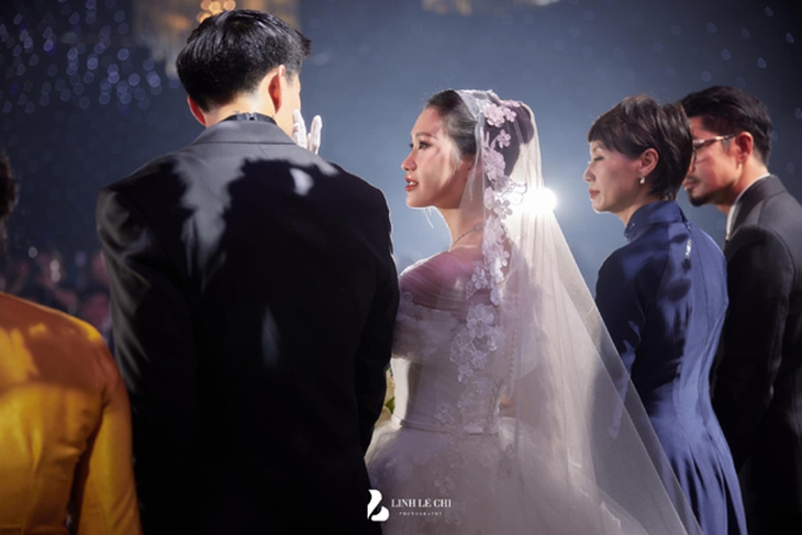 Đám cưới Đoàn Văn Hậu ở Thái Bình: Chú rể, cô dâu mướt mải mồ hồ giữa trời tháng 11- Ảnh 9.
