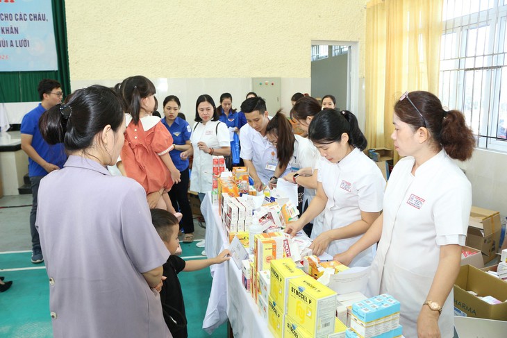 Khám bệnh, cấp phát thuốc miễn phí cho 500 trẻ em vùng cao- Ảnh 3.