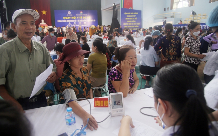 Gần 2.000 người được khám bệnh, cấp phát thuốc miễn phí tại Ngày hội y tế cơ sở