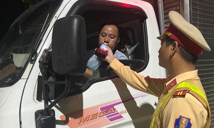 Lộ diện 3 cán bộ lãnh đạo ở Hải Phòng vi phạm nồng độ cồn bị đề nghị kỷ luật- Ảnh 1.