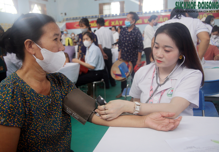 Gần 2.000 người được khám bệnh, cấp phát thuốc miễn phí tại Ngày hội y tế cơ sở- Ảnh 5.