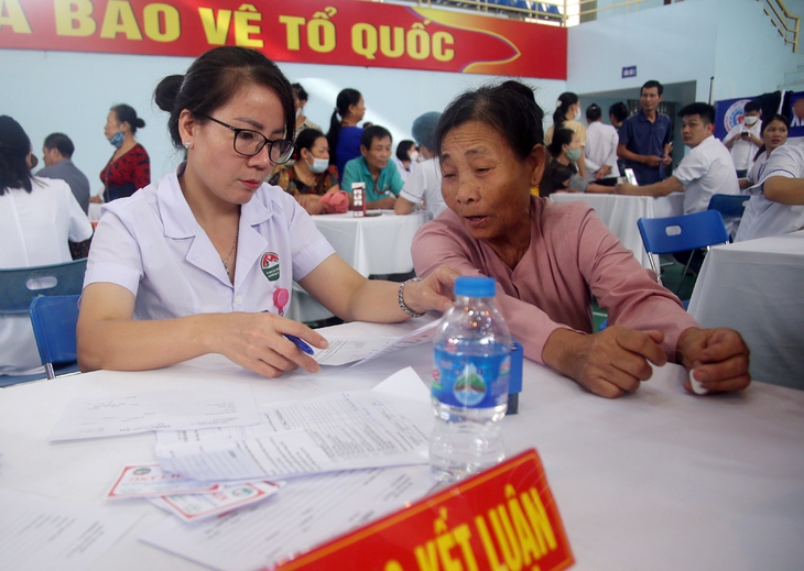 Những ai phải có giấy phép hành nghề theo Luật Khám bệnh, chữa bệnh sửa đổi?- Ảnh 1.