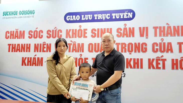 Gia đình bé trai dân tộc H’Mông bị ung thư đón nhận tình cảm của bạn đọc Báo Sức khỏe và Đời sống- Ảnh 1. Gia đình bé trai dân tộc H’Mông bị ung thư đón nhận tình cảm của bạn đọc Báo Sức khỏe và Đời sống- Ảnh 1.