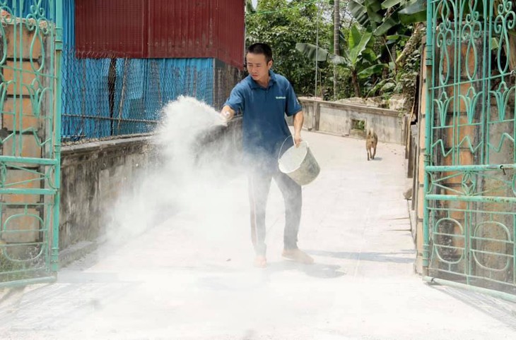 Xử lý nghiêm các trường hợp cố tình vứt xác lợn ra kênh, sông- Ảnh 2.
