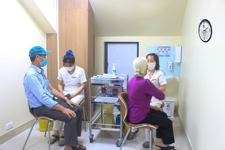 Tại sao người lớn tuổi cần tiêm vaccine cúm hằng năm?- Ảnh 1. Tại sao người lớn tuổi cần tiêm vaccine cúm hằng năm?- Ảnh 1.