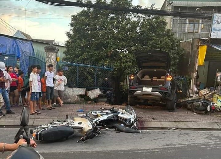 Thông tin mới vụ tai nạn liên hoàn ở TPHCM khiến 1 cô gái trẻ tử vong- Ảnh 1.