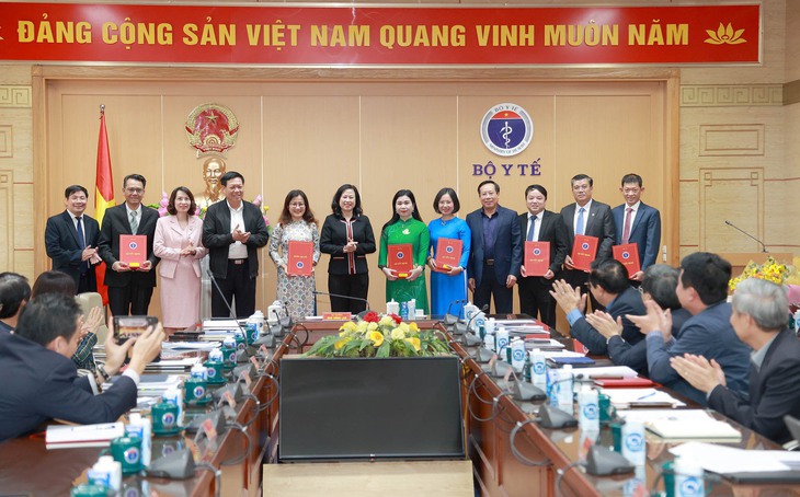 Bộ Y tế điều động, bổ nhiệm nhiều lãnh đạo Vụ, Cục- Ảnh 1.