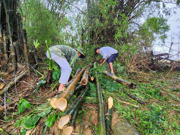 Lũ cuồn cuộn đổ về các sông, nhiều tuyến đường giao thông miền núi bị sạt lở, ách tắc- Ảnh 6.